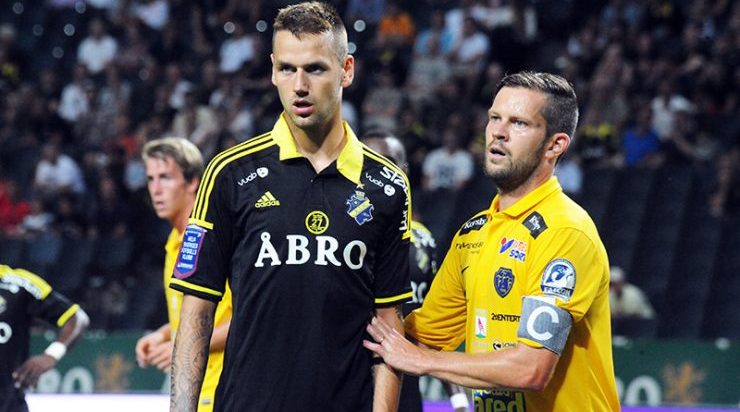 Tidigare AIK-försvararen bryter med danska Vejle